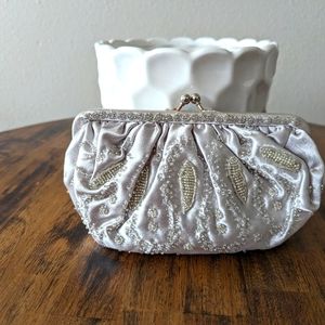 La Regale Vintage Silver Beaded Evening or Makeup Bag with Chain